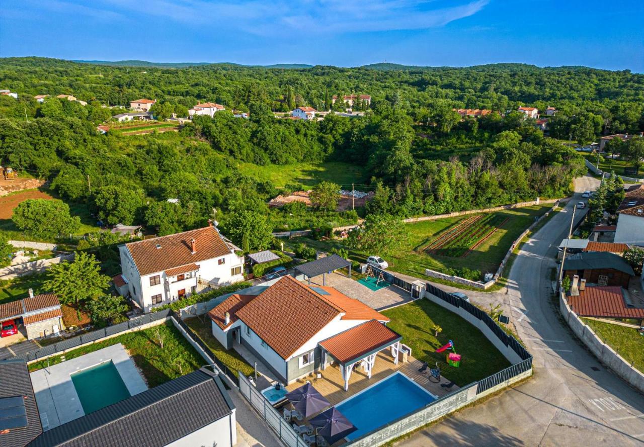 Villa Beauty With Heated Pool And Jacuzzi Канфанар Экстерьер фото
