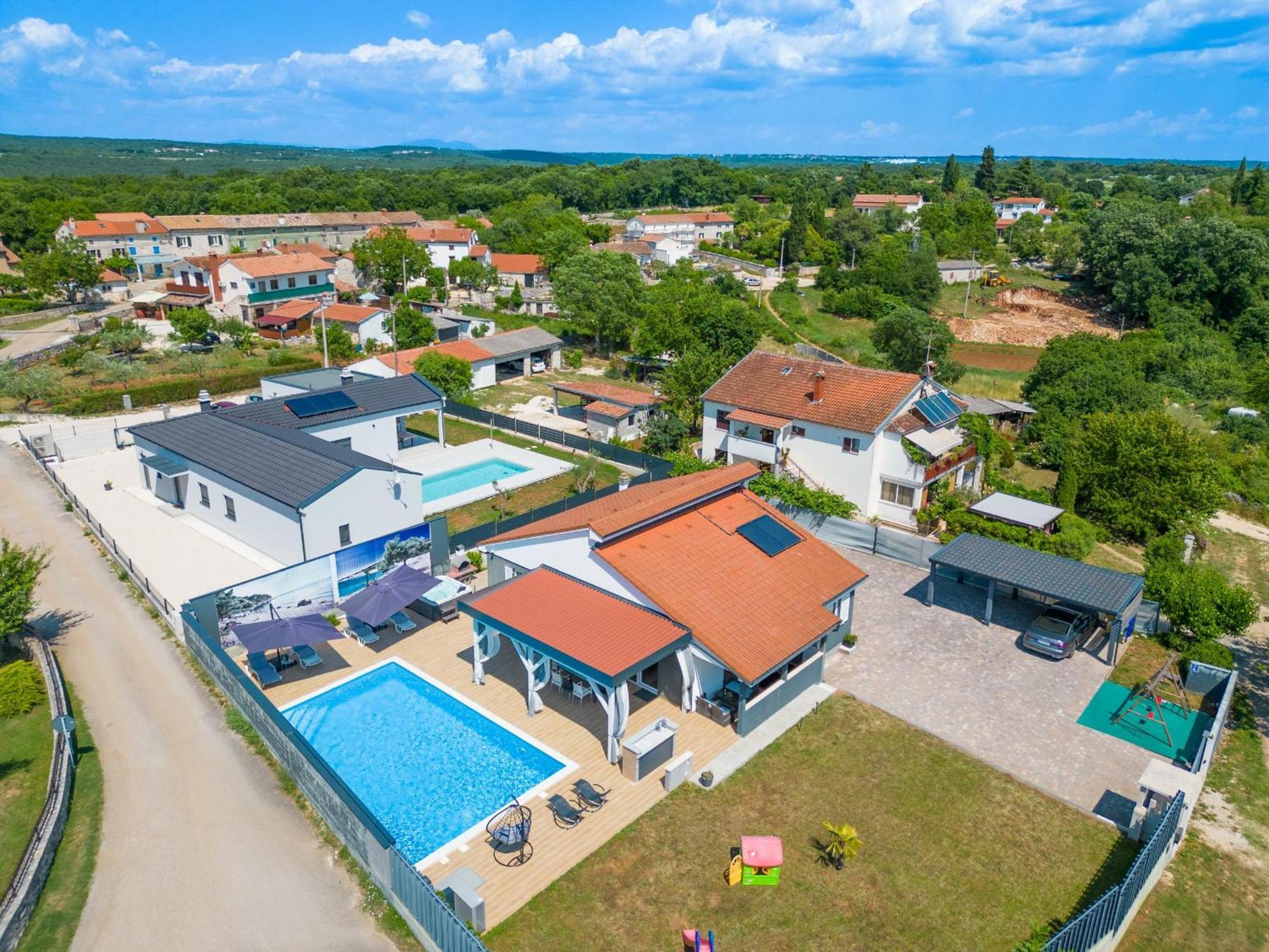Villa Beauty With Heated Pool And Jacuzzi Канфанар Экстерьер фото