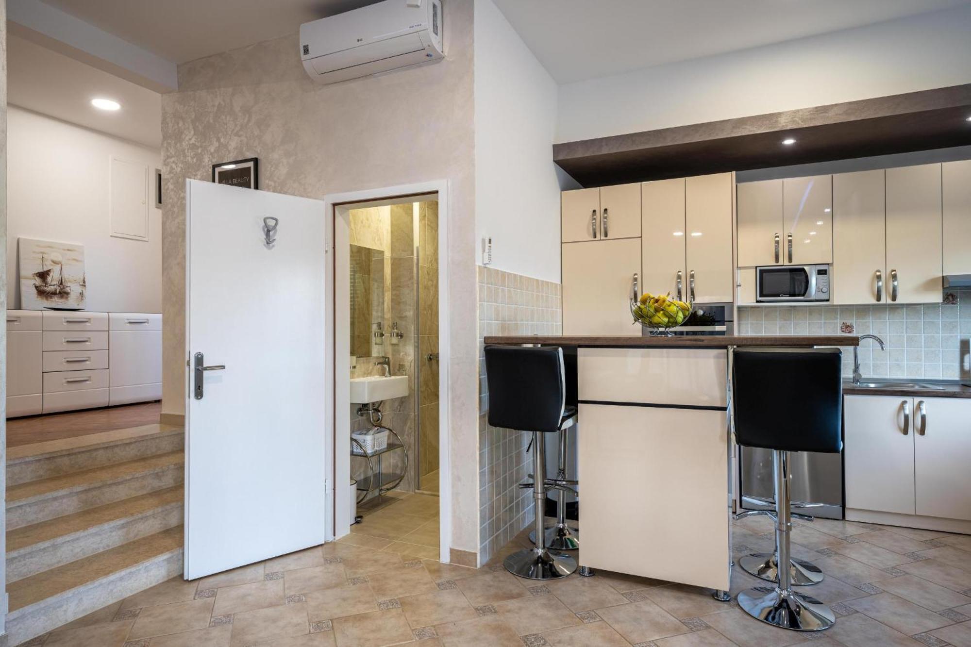 Villa Beauty With Heated Pool And Jacuzzi Канфанар Экстерьер фото