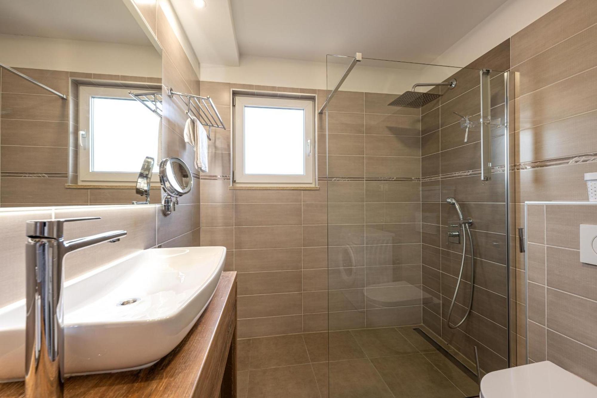 Villa Beauty With Heated Pool And Jacuzzi Канфанар Экстерьер фото