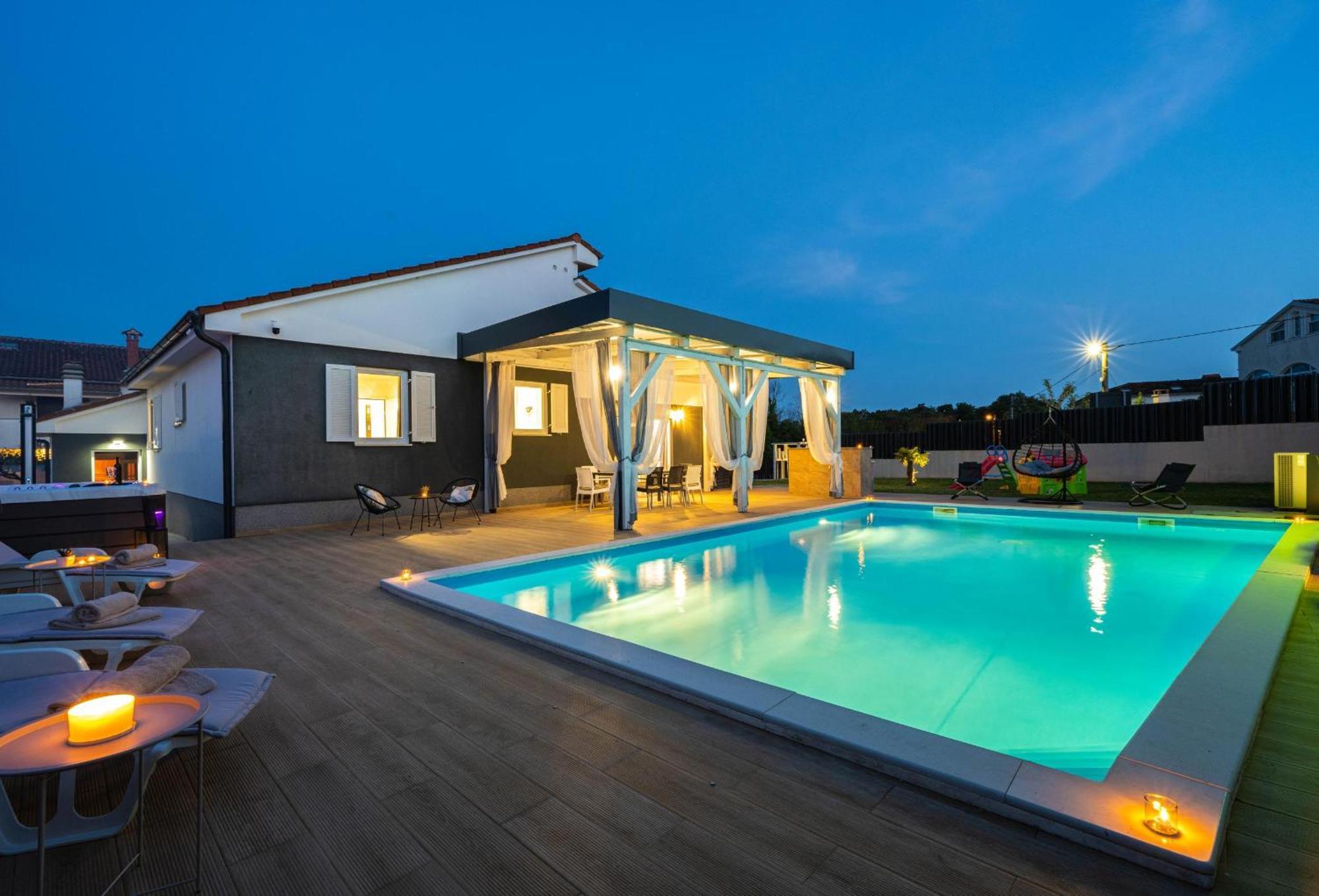 Villa Beauty With Heated Pool And Jacuzzi Канфанар Экстерьер фото